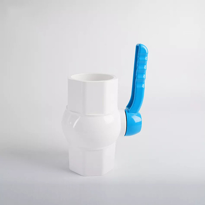 Manera americana de la vávula de bola del acuerdo del PVC de la vávula de bola del estándar 1 UPVC una