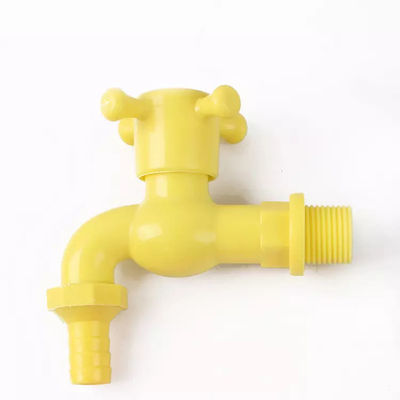 Grifo de agua al aire libre plástico del golpecito plástico del jardín del grifo del PVC PP de la cocina