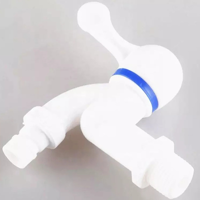 Pvc plástico no tóxico del grifo de agua a la sola manija del grifo al aire libre