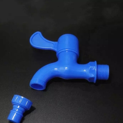 Pvc plástico no tóxico del grifo de agua a la sola manija del grifo al aire libre