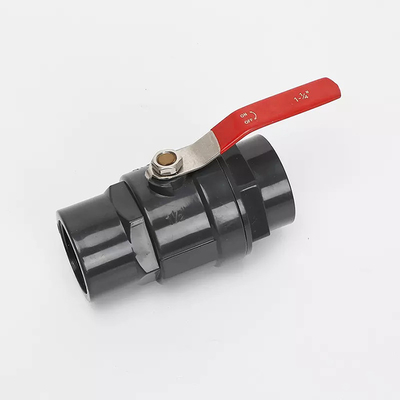 Los SS rojos manejan la vávula de bola plástica de la vávula de bola del PVC 63m m 150PSI lleno
