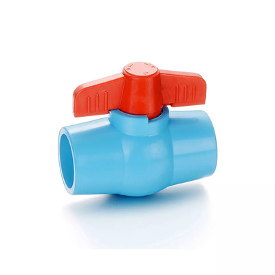 Vávula de bola azul común del PVC válvula del PVC de 2,5 pulgadas para el sistema de tubería del agua de mar